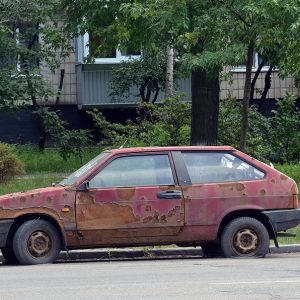 bigstock-Abandoned-car-in-the-city-Mod-310010737 (1)